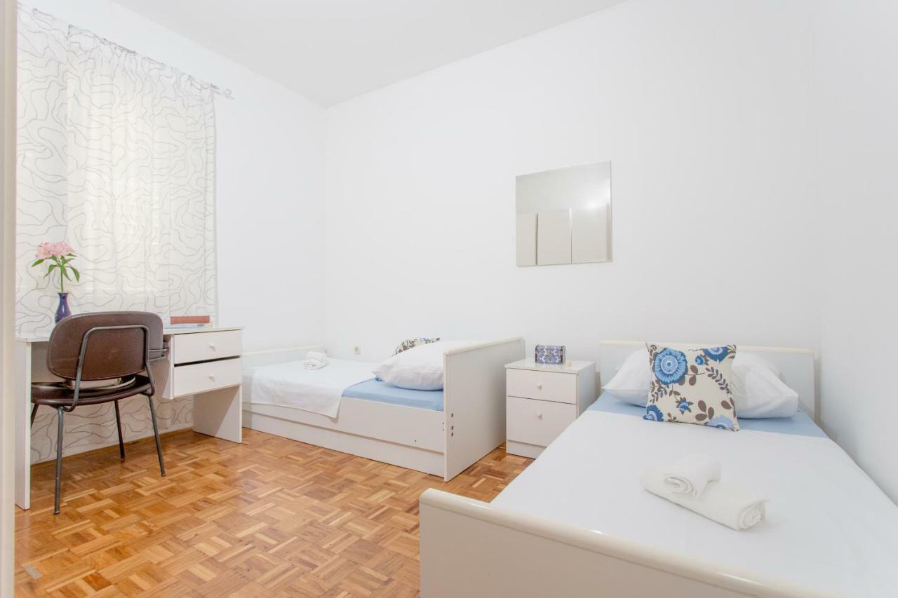 Lara Apartment *