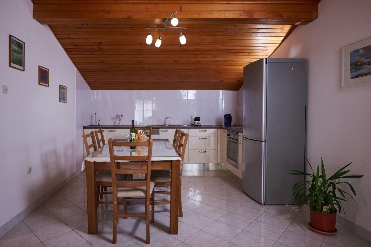 Lara Apartment