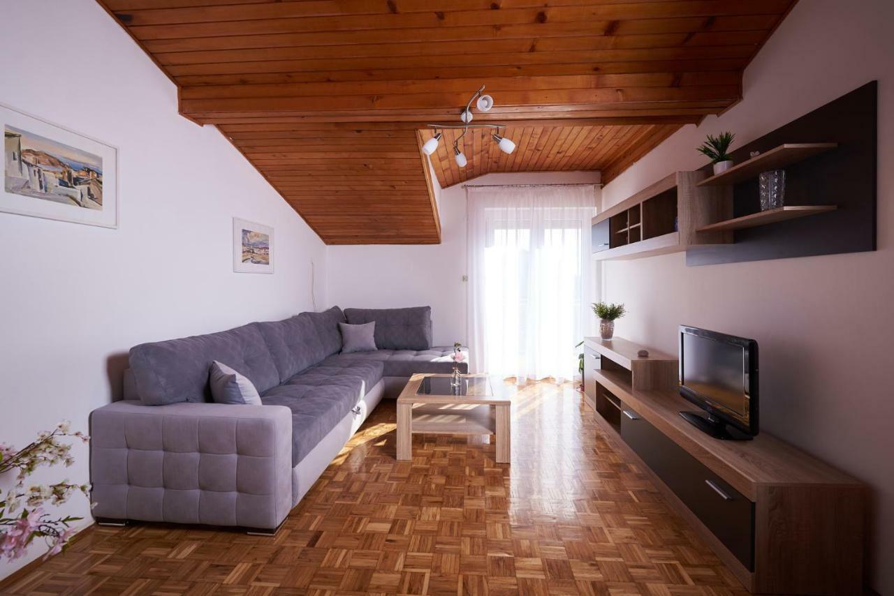 Lara Apartment