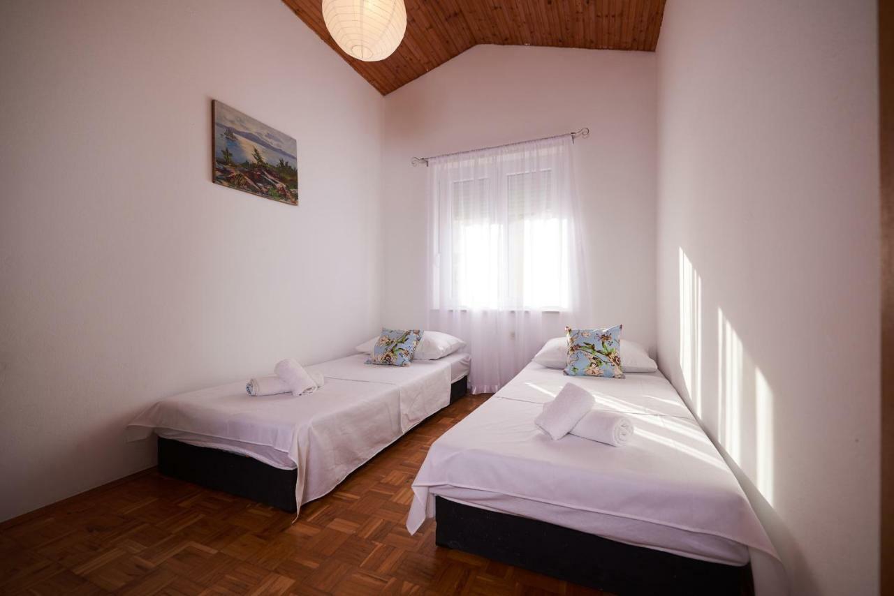 Lara Apartment