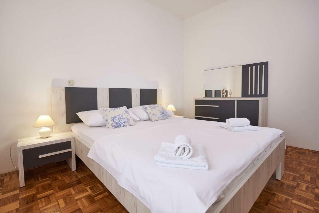 Lara Apartment