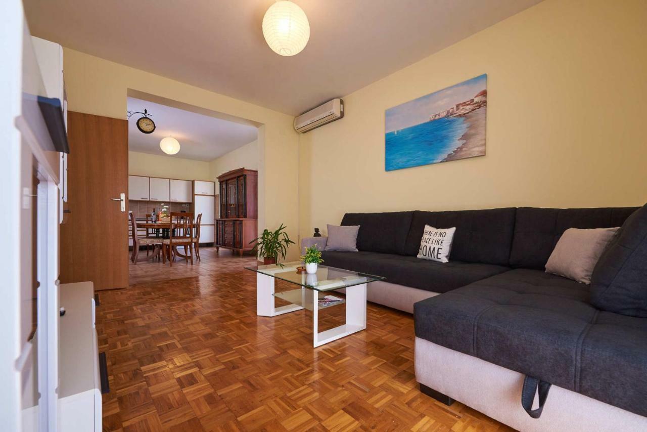 Apartment Lara *