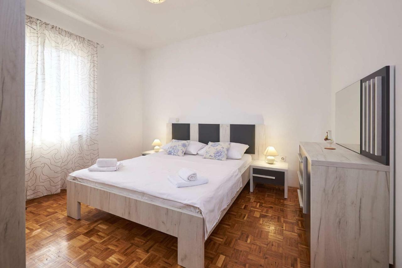 Apartment Lara