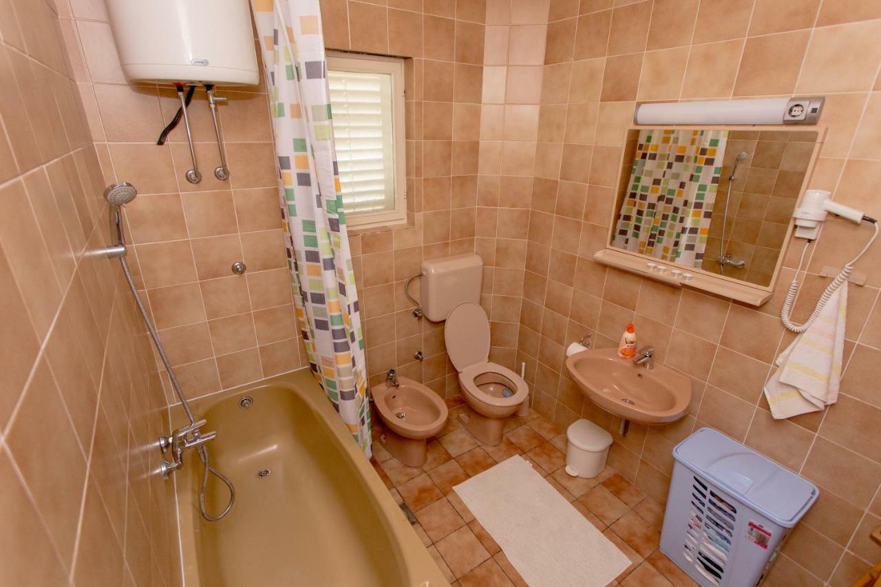 Apartament Lara *